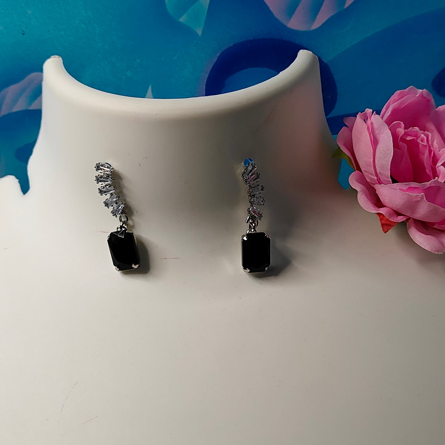 Black curve glass stud Earrings